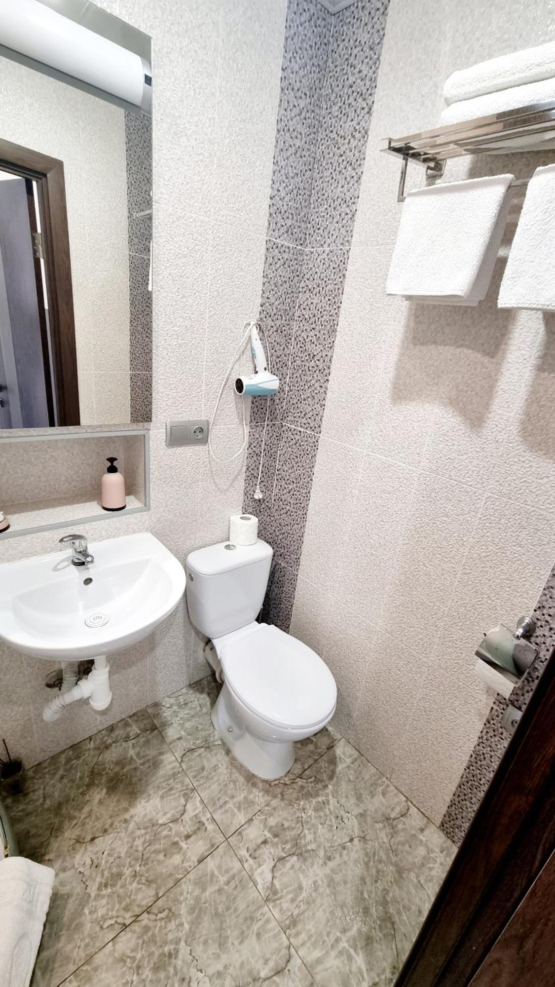 Apartment Mitskevycha Square 5 Lviv Buitenkant foto