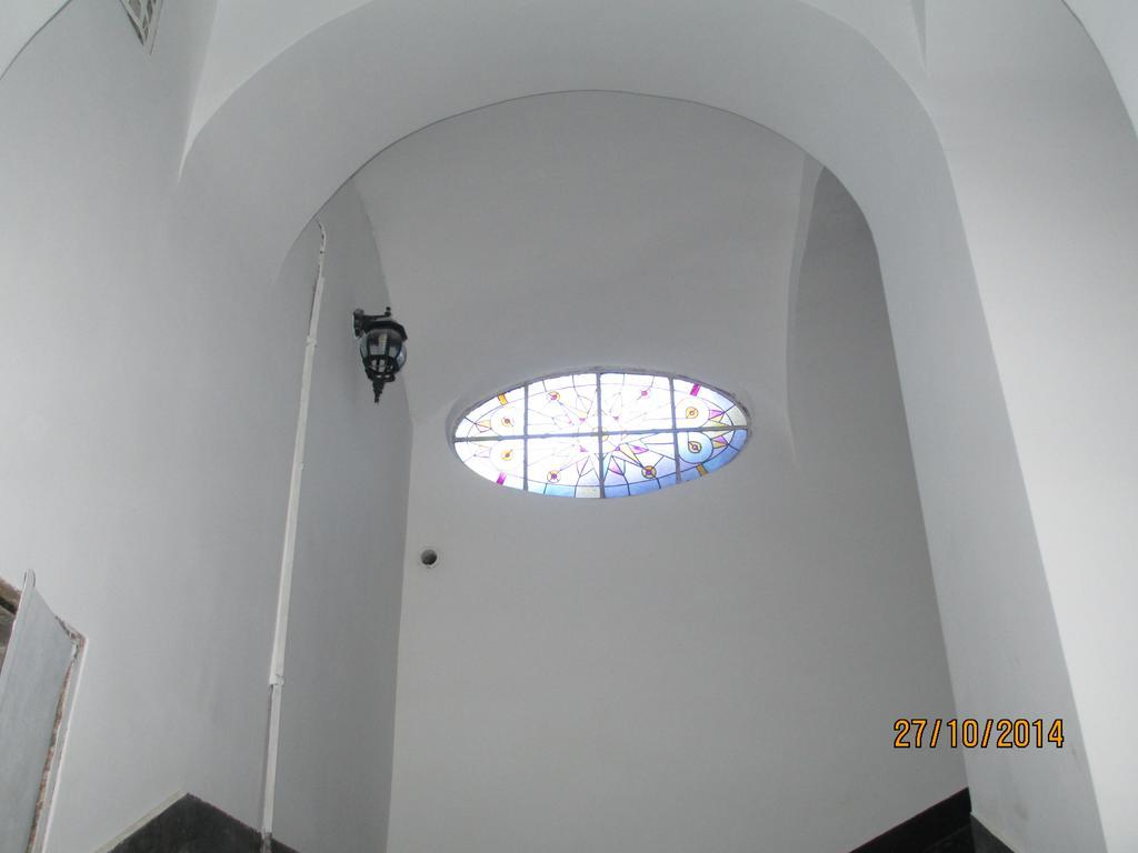 Apartment Mitskevycha Square 5 Lviv Buitenkant foto